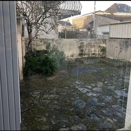 Petite Maison De Avec Cour *